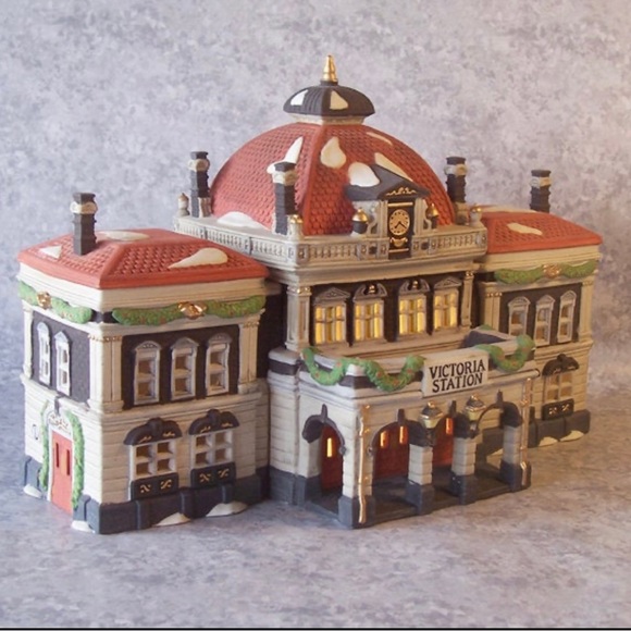 1989 Victorian Station by Dept 56 Dickens village series - Picture 7 of 10
